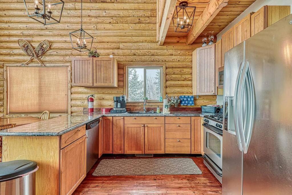 Spectacular Chalet Overlooking The Ski Slopes ブライアン・ヘッド エクステリア 写真