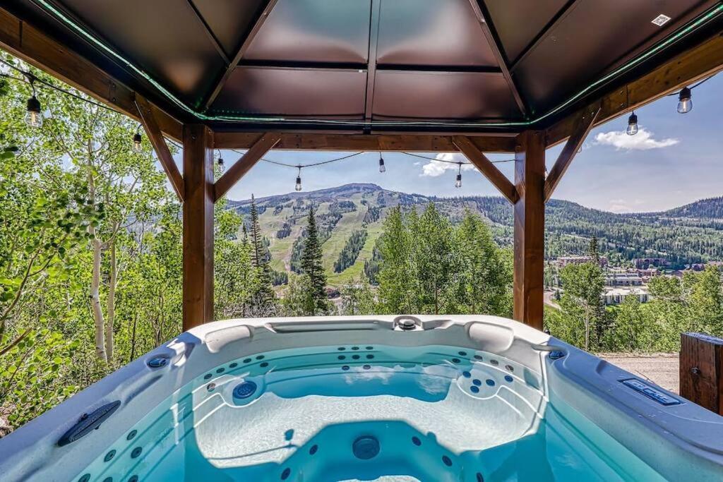 Spectacular Chalet Overlooking The Ski Slopes ブライアン・ヘッド エクステリア 写真